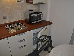 Vibrant Holiday Home in Lazise with Swimming Pool near 2 Lakes