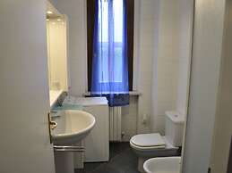 Vibrant Holiday Home in Lazise with Swimming Pool near 2 Lakes