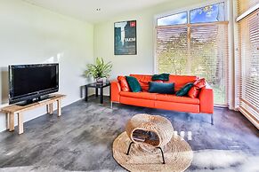 Fantastic Modern Vacation Home With Views