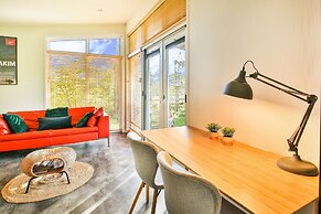 Fantastic Modern Vacation Home With Views