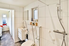 Fantastic Modern Vacation Home With Views