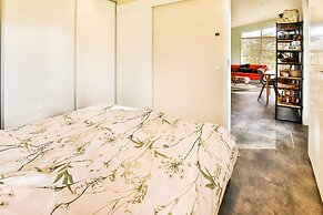 Fantastic Modern Vacation Home With Views