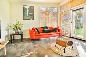 Fantastic Modern Vacation Home With Views