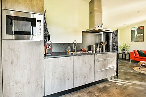 Fantastic Modern Vacation Home With Views