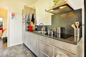 Fantastic Modern Vacation Home With Views