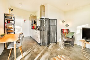 Fantastic Modern Vacation Home With Views