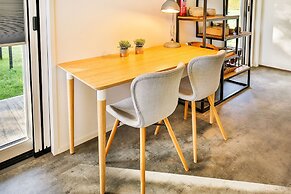 Fantastic Modern Vacation Home With Views