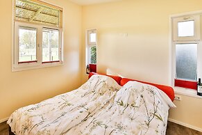 Fantastic Modern Vacation Home With Views