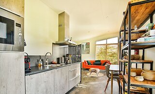 Fantastic Modern Vacation Home With Views