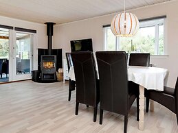 6 Person Holiday Home in Vaeggerlose