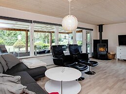 6 Person Holiday Home in Vaeggerlose