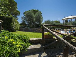 Belvilla by OYO Beautiful Farmhouse With Garden