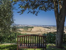 Belvilla by OYO Beautiful Farmhouse With Garden