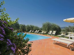 Belvilla by OYO Beautiful Farmhouse With Garden