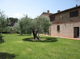 Belvilla by OYO Beautiful Farmhouse With Garden