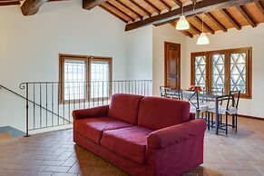 Farmhouse in Tuscany With Pool & Vineyard View