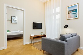 Apartment Warsaw Targowa by Renters