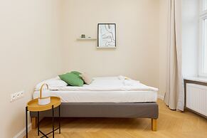 Apartment Warsaw Targowa by Renters