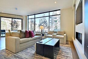 Modern Ski-in/out 2 BR in Canyons Village by RedAwning - Save 20% on 7