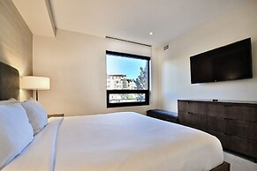 Modern Ski-in/out 2 BR in Canyons Village by RedAwning - Save 20% on 7