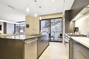 3BR Residence in Canyons Village- Ski in/ski out! by RedAwning - Save 