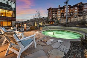 Luxurious 2 Br In Canyons Ge. Ski In/ski Out! 2 Bedroom Condo by RedAw
