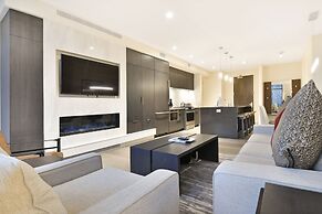 Ski in/out Modern 2BR Residence in Canyons Village by RedAwning - Save