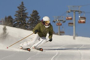 Luxurious 1 BR in Canyons Village-Ski in/ski out! by RedAwning - Save 