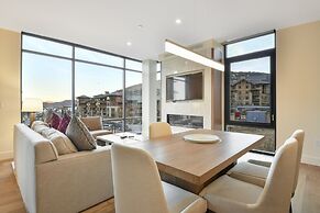 Luxurious 1 BR in Canyons Village-Ski in/ski out! by RedAwning - Save 