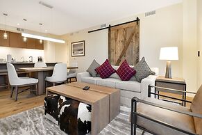 Luxurious 1 BR in Canyons Village-Ski in/ski out! by RedAwning - Save 