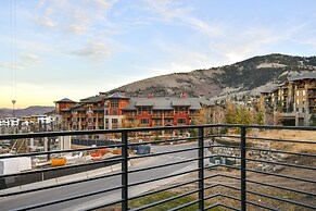 Luxurious 1 BR in Canyons Village-Ski in/ski out! by RedAwning - Save 
