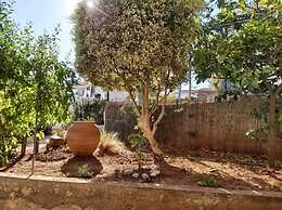 Amazing 2-bedroom Apartment Close to all Amenities