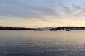 Amazing 2-bedroom Apartment Close to all Amenities