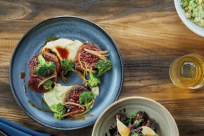 UNC Charlotte Marriott Hotel & Conference Center