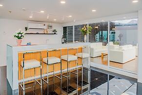 The Rizin Hotel Phratumnak