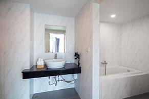 The Rizin Hotel Phratumnak