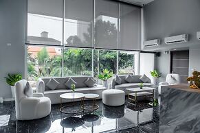 The Rizin Hotel Phratumnak