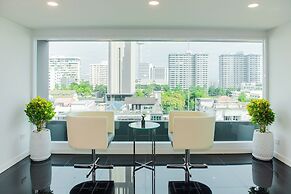 The Rizin Hotel Phratumnak
