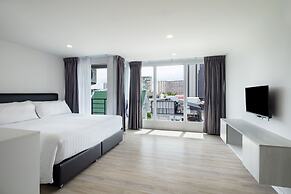 The Rizin Hotel Phratumnak