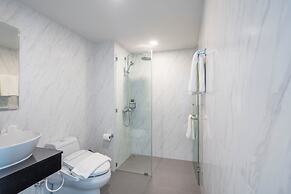 The Rizin Hotel Phratumnak