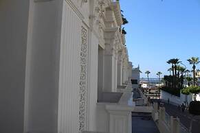 Royal Jewel Al Raml Hotel