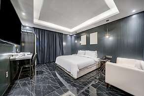 Hotel Moment SongJeong