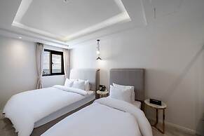 Hotel Moment SongJeong