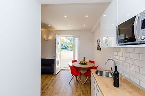 Apartment Moon River