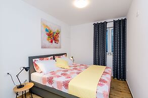 Apartment Moon River