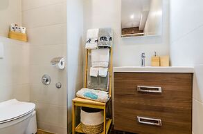 Apartment Moon River