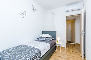 Apartment Moon River