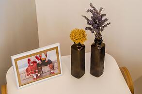 Apartment Moon River