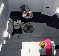 Church & Cave - Santorini Private Residences