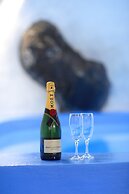 Church & Cave - Santorini Private Residences